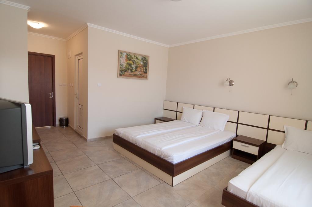 Guest House Hiora Ahtopol Extérieur photo