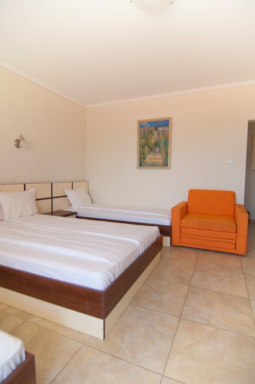 Guest House Hiora Ahtopol Extérieur photo