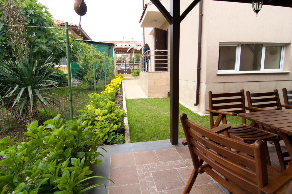 Guest House Hiora Ahtopol Extérieur photo